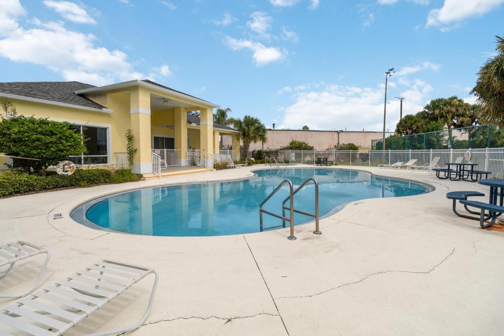 Apartment Sand Lake Condo *