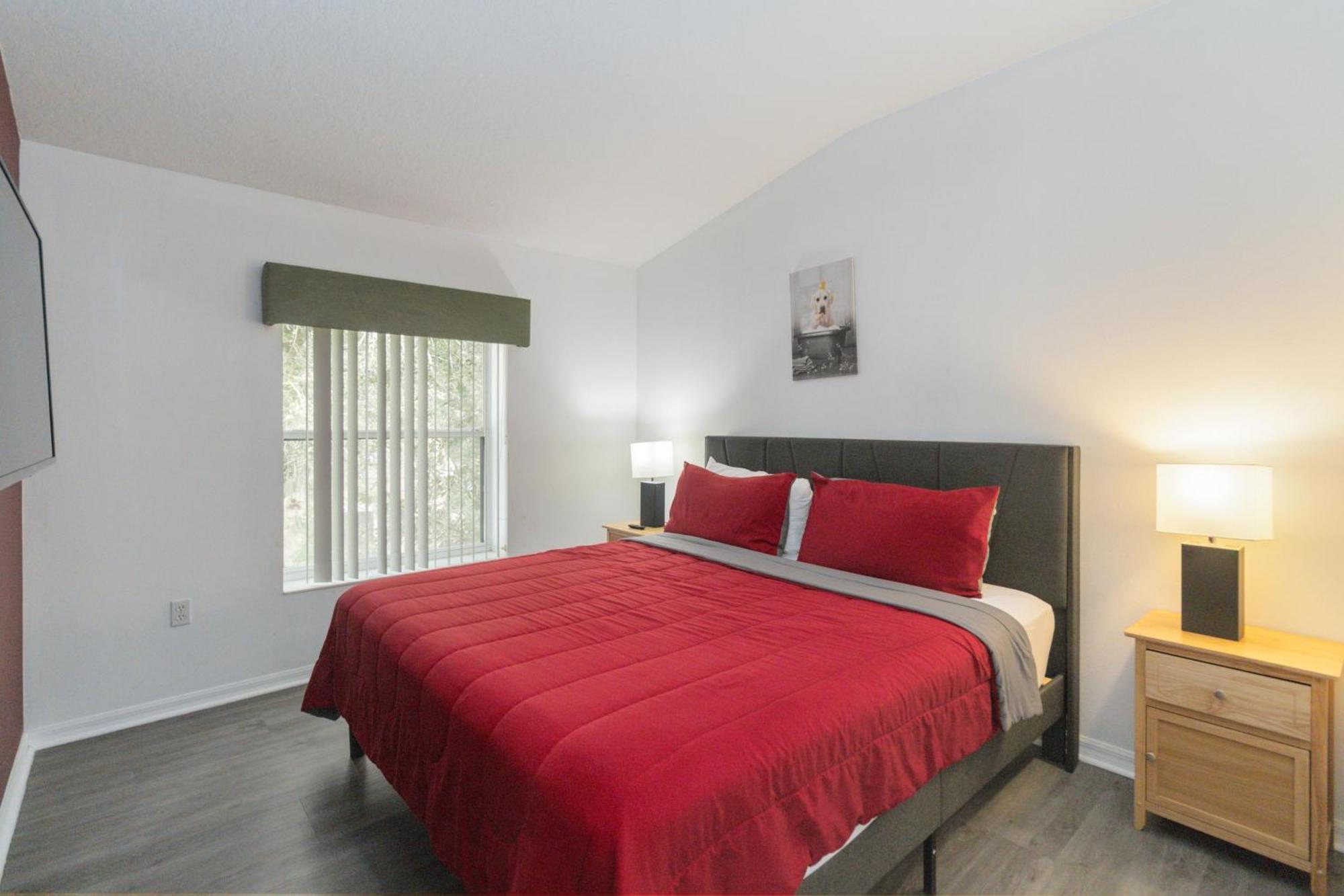 Sand Lake Condo Apartment *